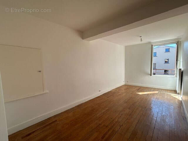Appartement à SAINT-GENIS-LAVAL
