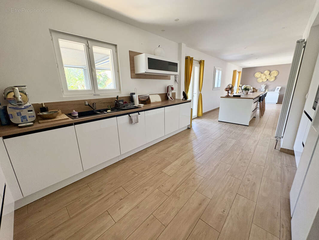 Maison à Saint-Sauveur-sur-École, 168m2, 5 chambres, terrain de 1260m2 constructible, sous-sol total - photo 9