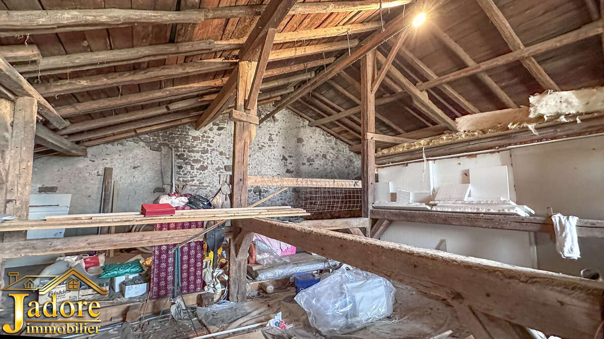 Maison à LA CHAPELLE-DEVANT-BRUYERES