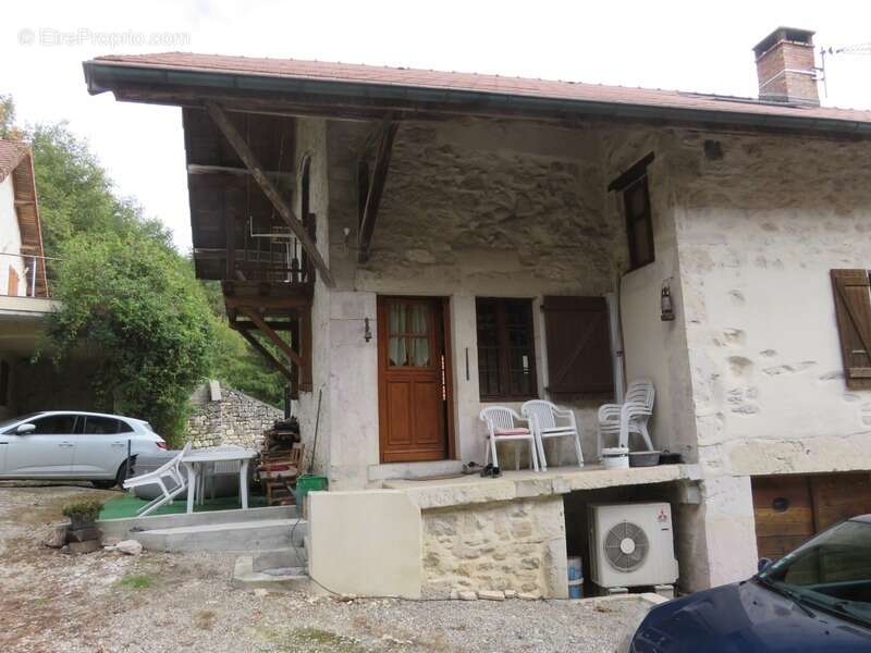Maison en pierres à vendre 7 pièces de 168 m² à MARIGNIEU (01) plus sous-sol - photo 4
