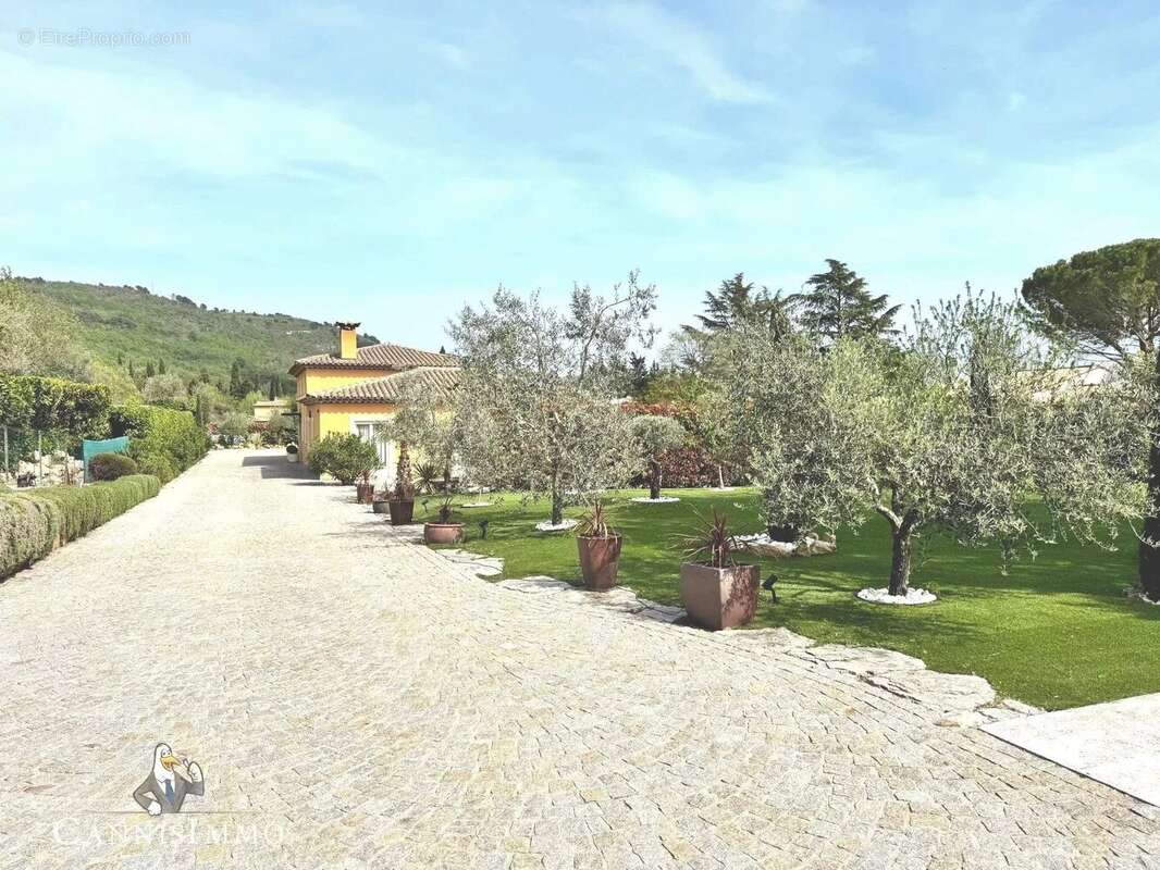 Maison à SAINT-CEZAIRE-SUR-SIAGNE