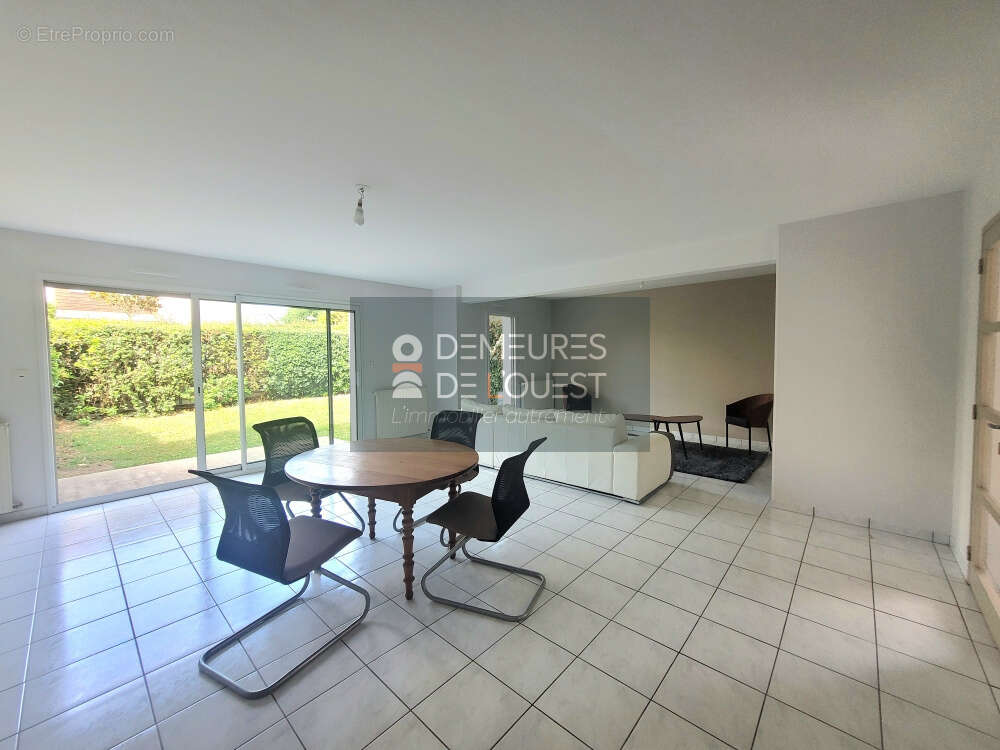 Cesson Sévigné  'La Monniais'  - Maison T6 de 2003 - 4 chambres -Garage 45 m2. - photo 4