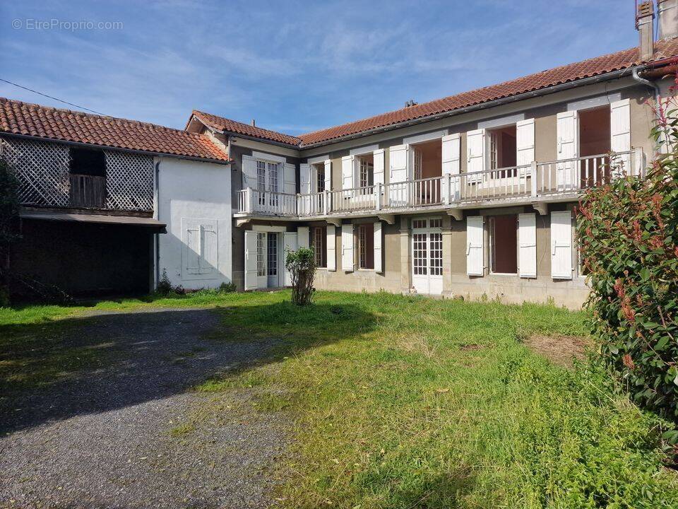 Maison à VIC-EN-BIGORRE
