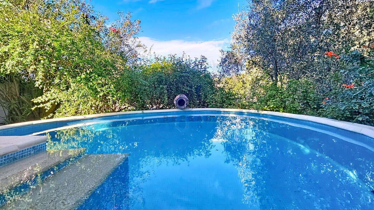 ** vendu par votre agence bersan immobilier**  villa avec piscine quartier tour de mare fréjus, rénovée avec goût - photo 5