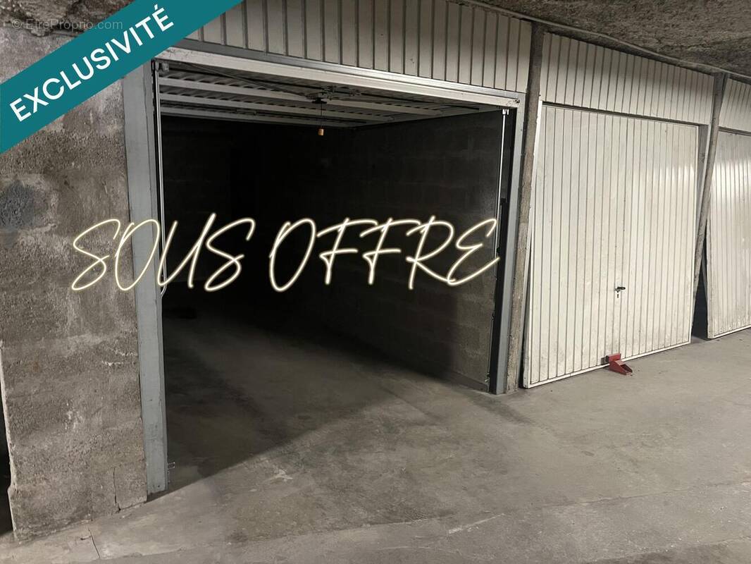 Photo 1 - Parking à PONT-DE-CHERUY