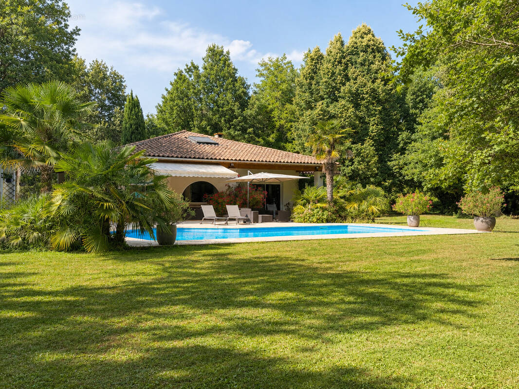 Maison à MONTELIER