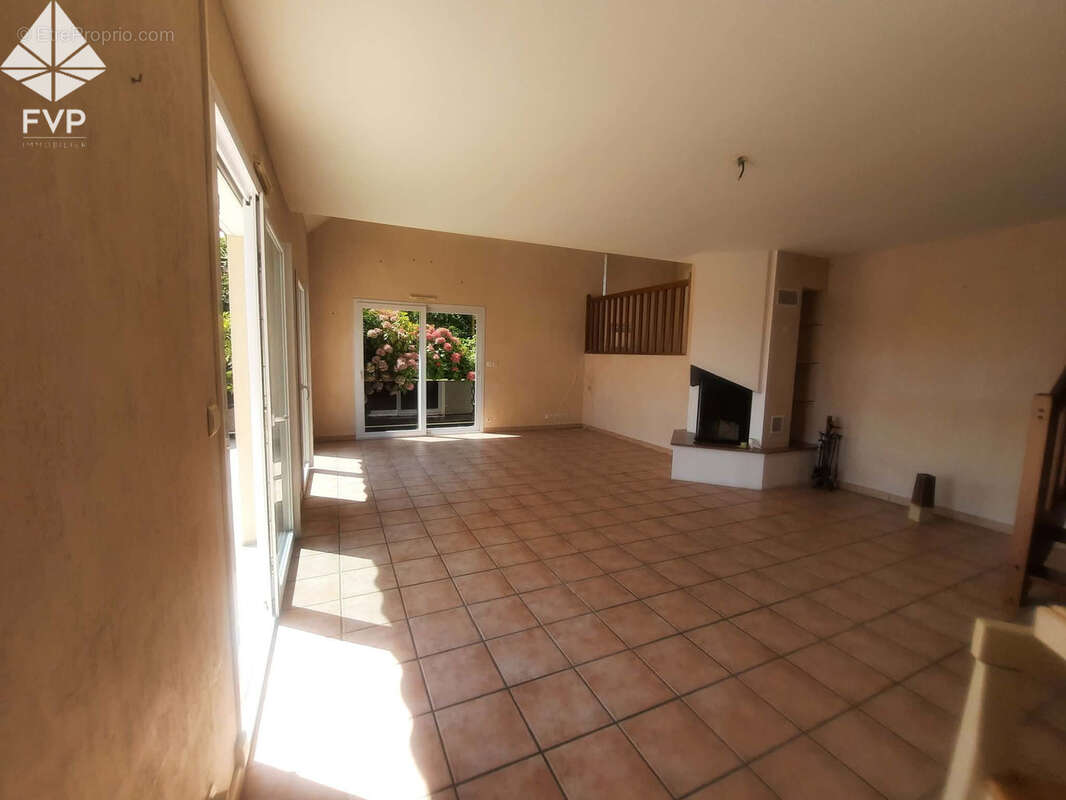 A vendre belle propriete de 121 m2 avec sous sol complet cote de la vierge a fecamp - photo 3