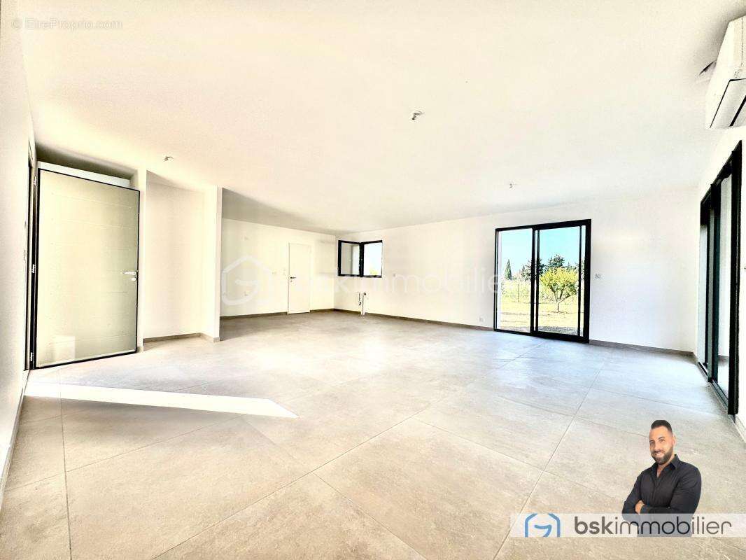 Maison à VIC-LA-GARDIOLE