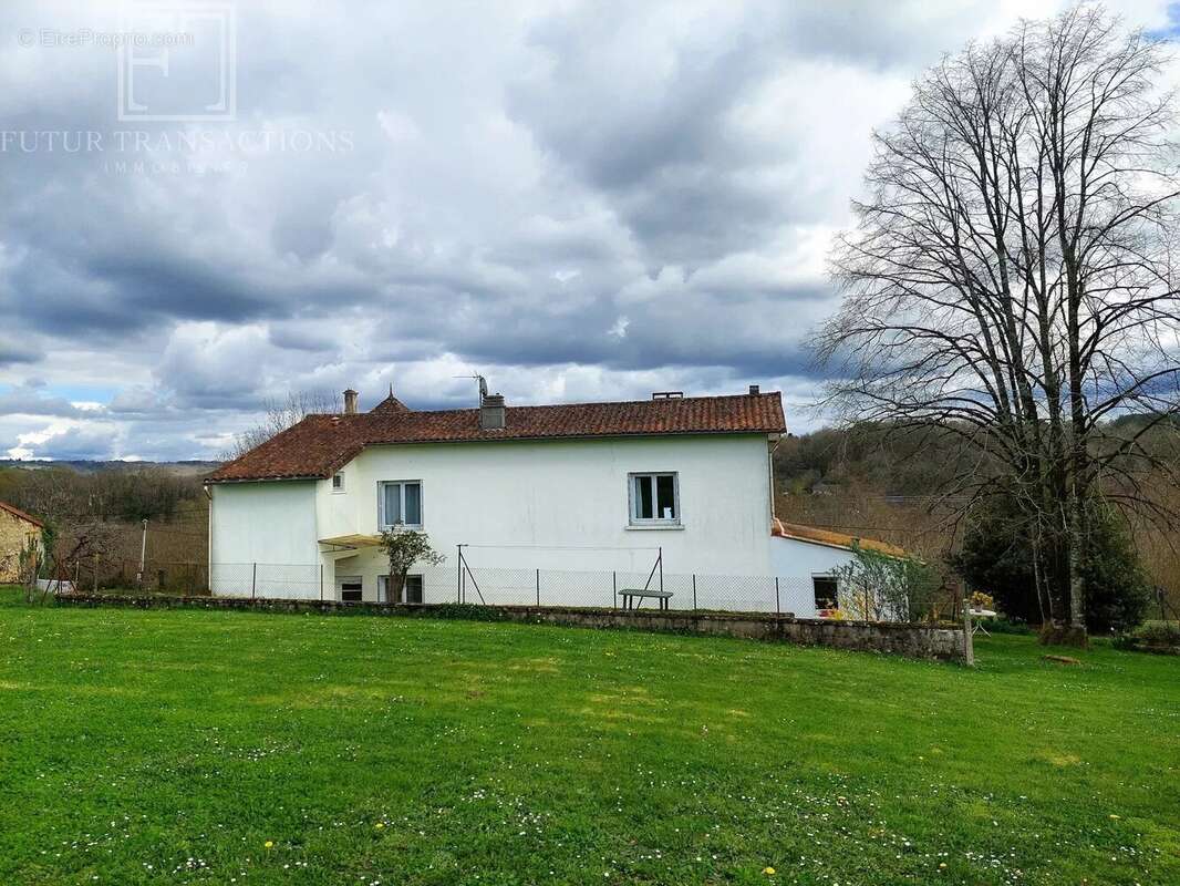 Maison à SAINT-PARDOUX-LA-RIVIERE
