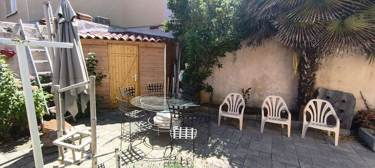 Maison à acheter à Cournon-D'Auvergne 4 chambres, cour sans vis-à-vis - photo 2