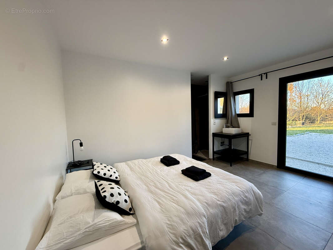 Villa contemporaine de 305 m2 à Saint-Péray - photo 17