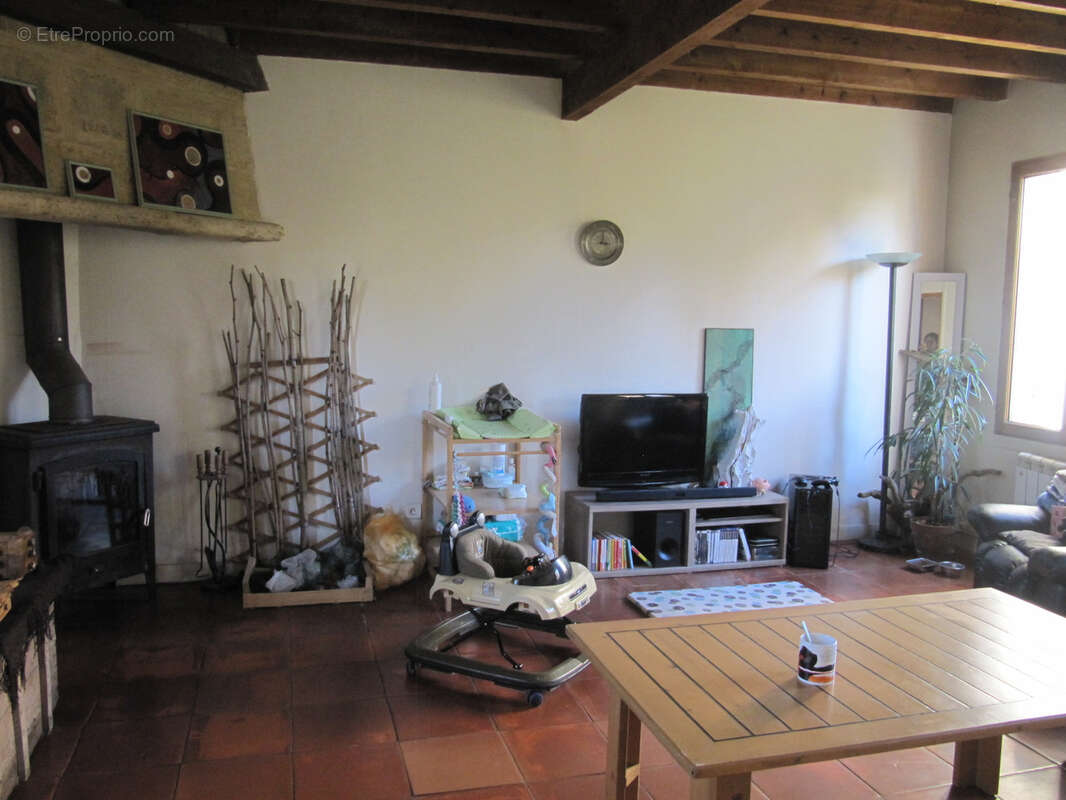 Appartement à PRIGNAC-ET-MARCAMPS