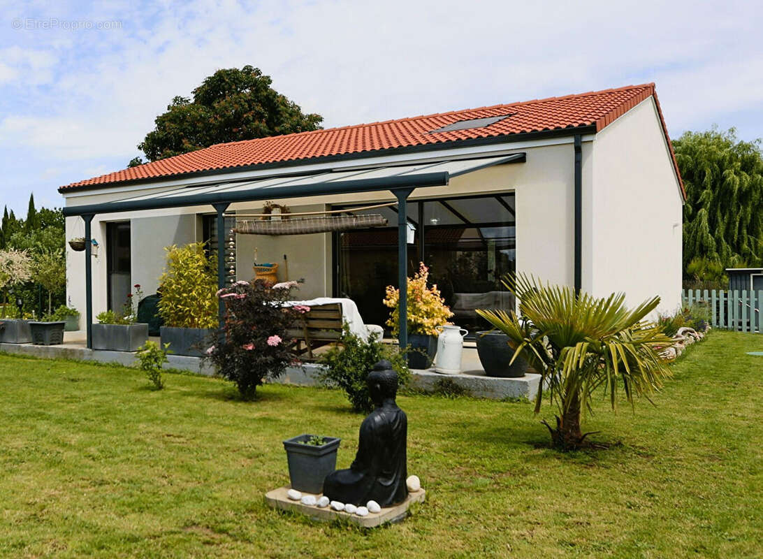 Maison à MARINGUES