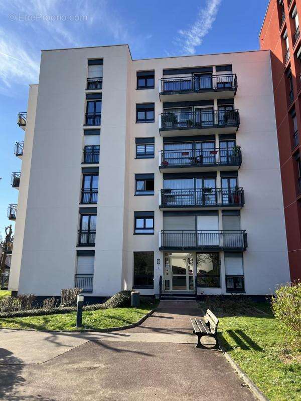 Appartement à LES CLAYES-SOUS-BOIS