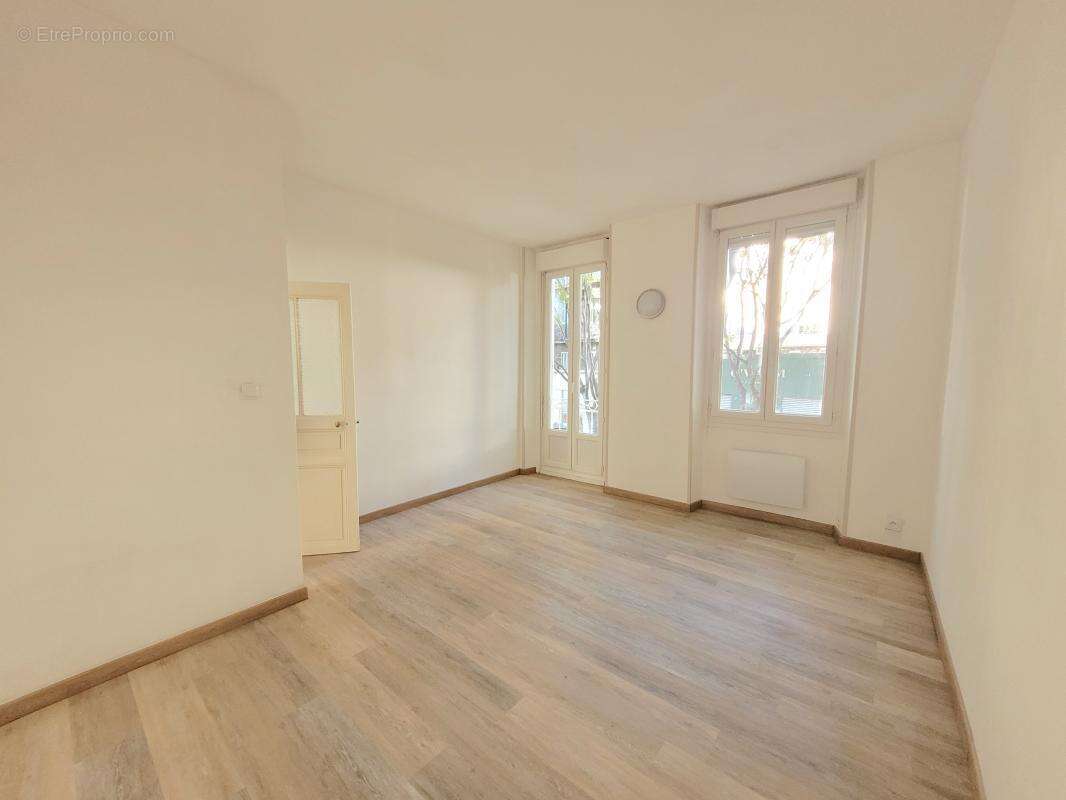 Appartement à MARSEILLE-6E
