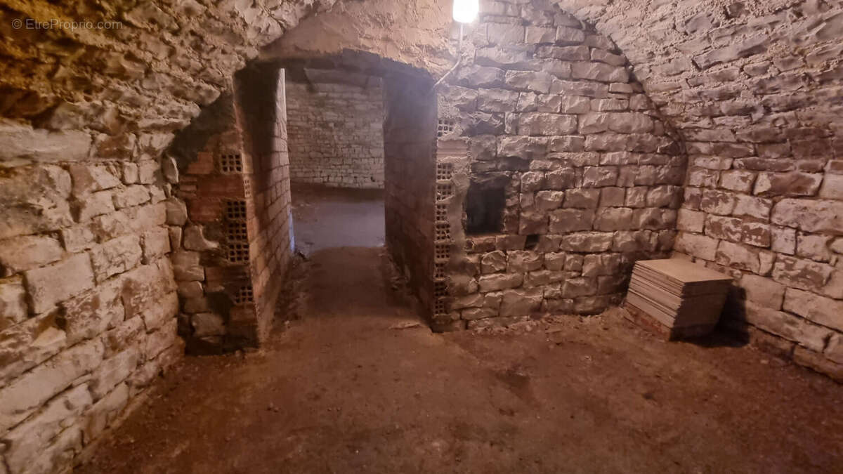 Maison à MOULINS-EN-TONNERROIS