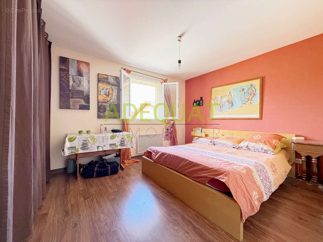 Maison mitoyenne / 4 chambres / terrasse 30m2 / garage attenant / parking ext... - photo 9