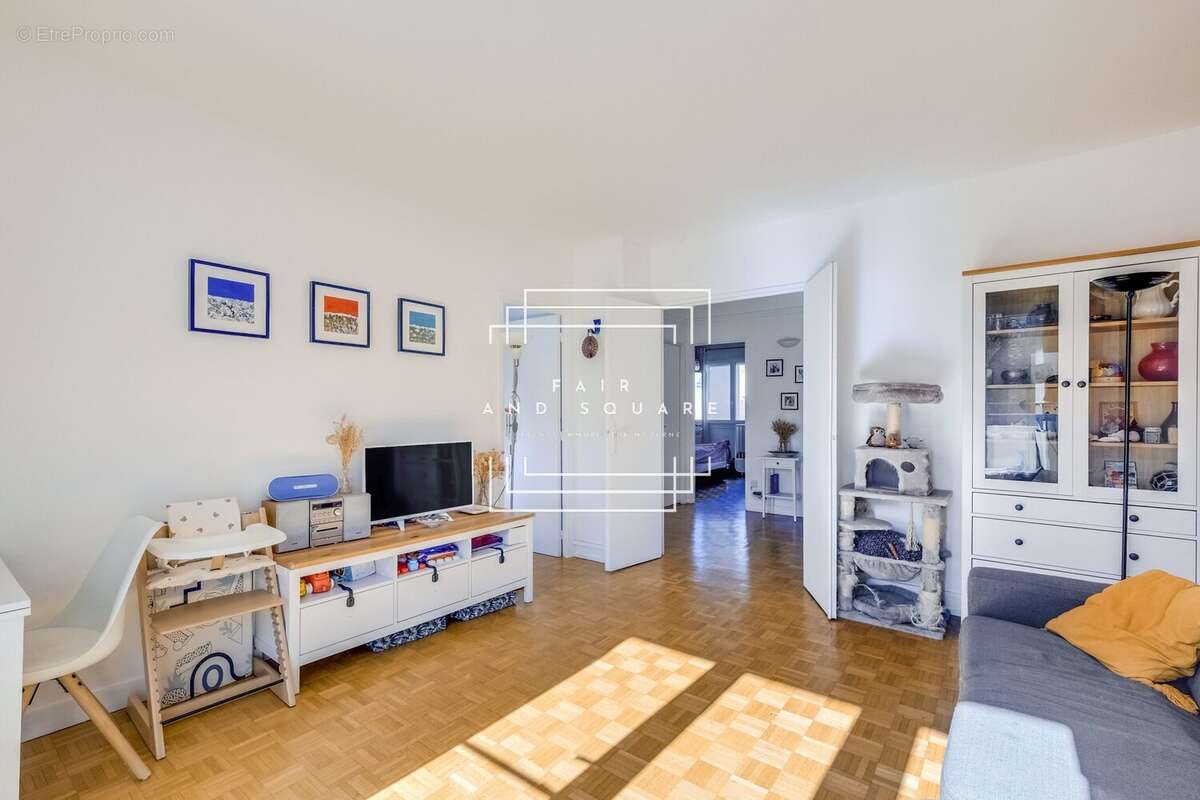 Appartement à NEUILLY-SUR-SEINE