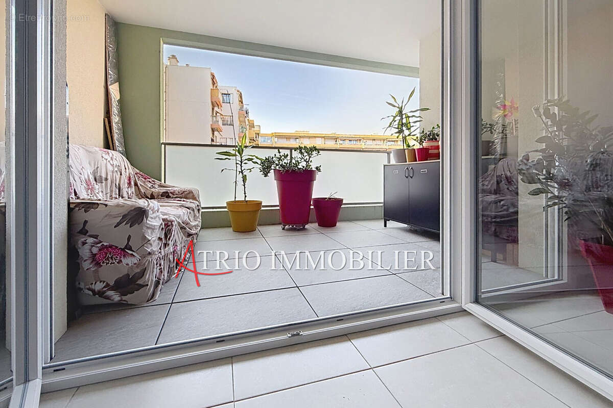 Appartement à SAINT-LAURENT-DU-VAR