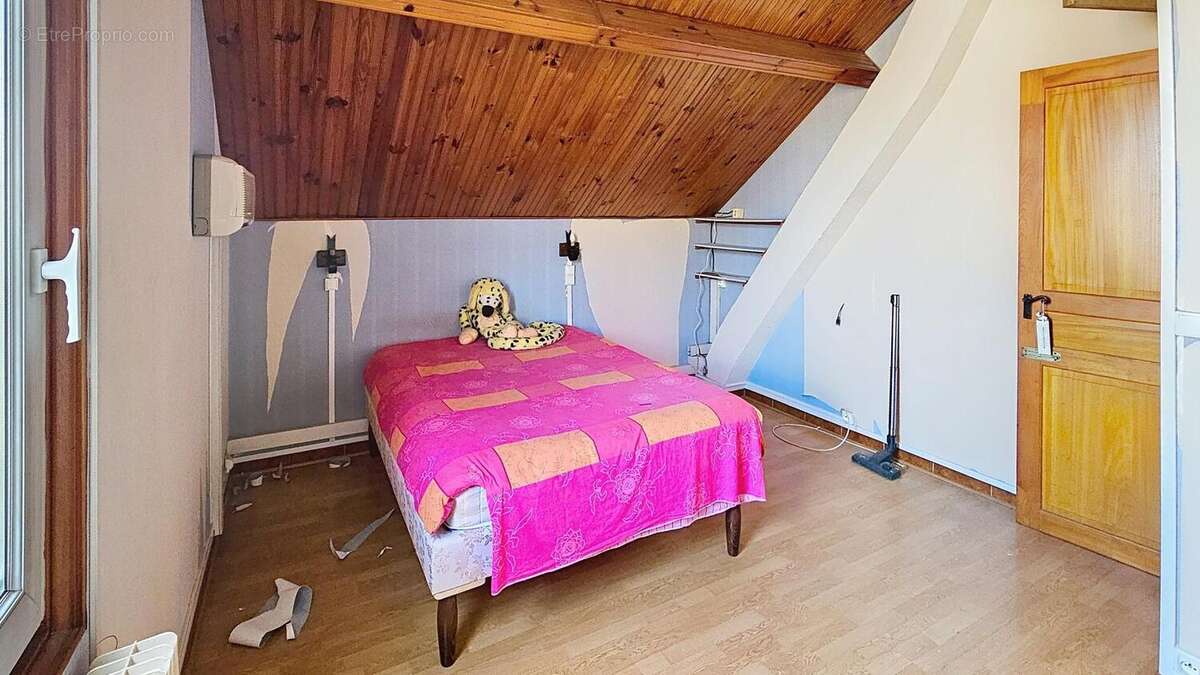 Maison 90 m² à La Ville-Du-Bois  - photo 9