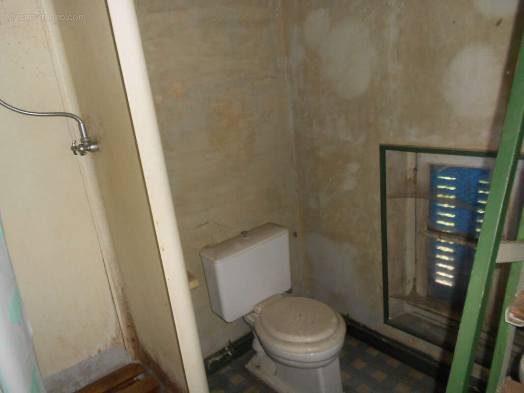 Maison à rénover avec 2 appartements indépendant + garage et ateliers - photo 10