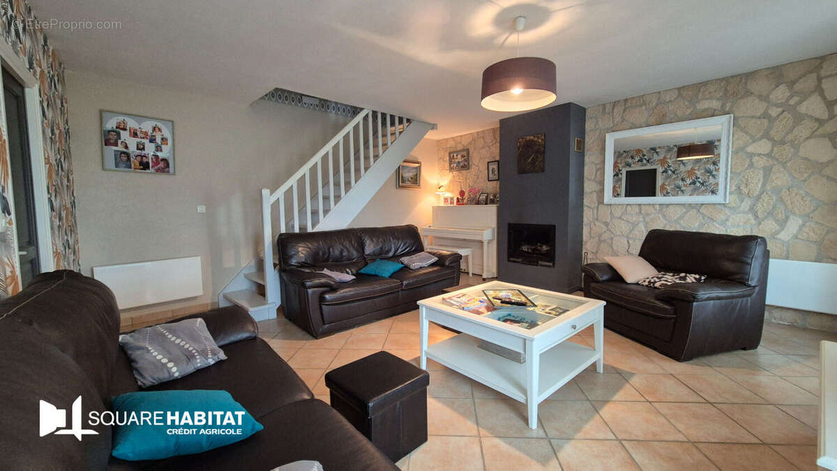 Maison à SAINT-MACAIRE-EN-MAUGES