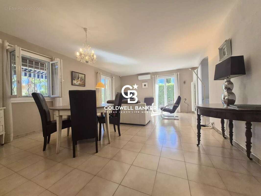 Maison à ROQUEBRUNE-SUR-ARGENS