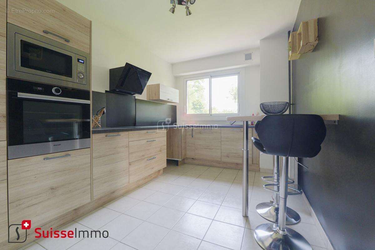 Au coeur d'un parc de 5 hectares, appartement 4 pièces en RDC - photo 2