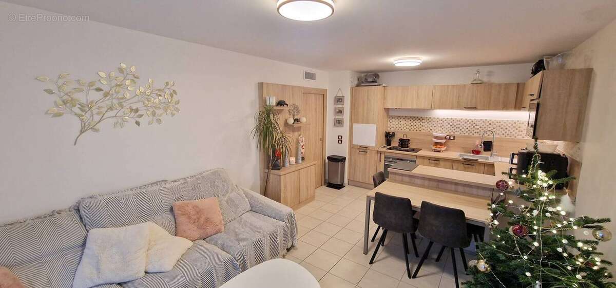 Appartement à ROQUEBRUNE-SUR-ARGENS