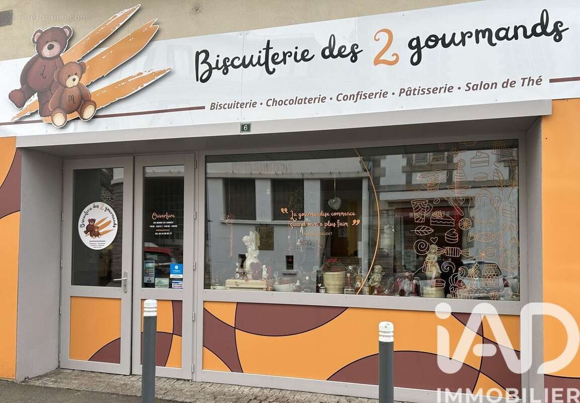 Commerce 295 m² à Rochefort-Montagne  - photo 2