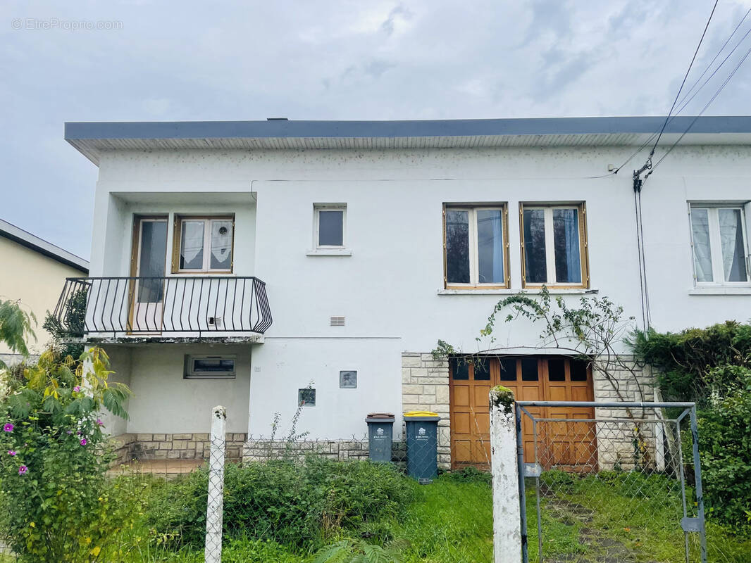 Maison à SAINT-PANTALEON-DE-LARCHE