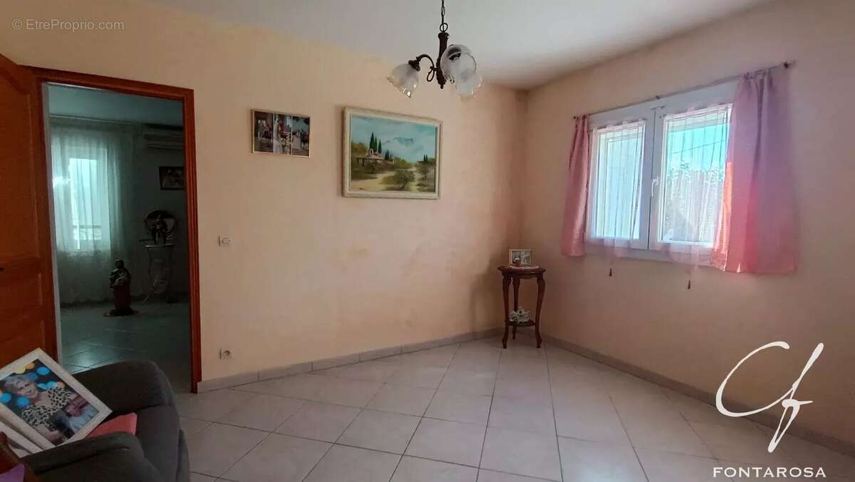Maison à LE MUY