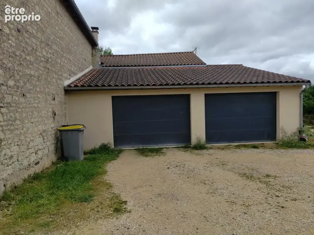 Belle maison en pierre avec dépendance et potentiel locatif sur un terrain de 1100 m² Beaumont Saint Cyr - photo 2