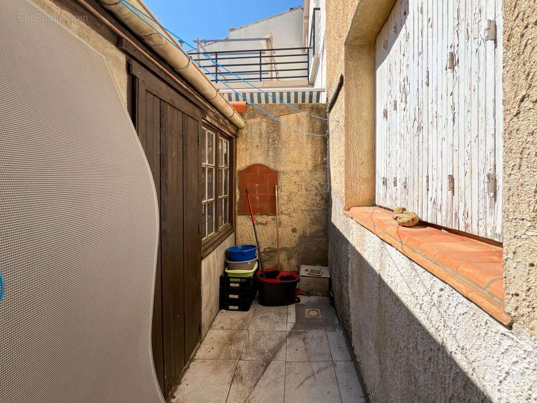 Maison de ville avec grande cour et stockage– Proche médiathèque de Béziers - photo 13