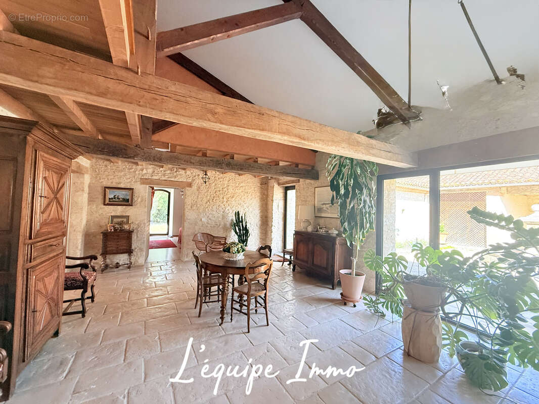 Maison à MAUVEZIN