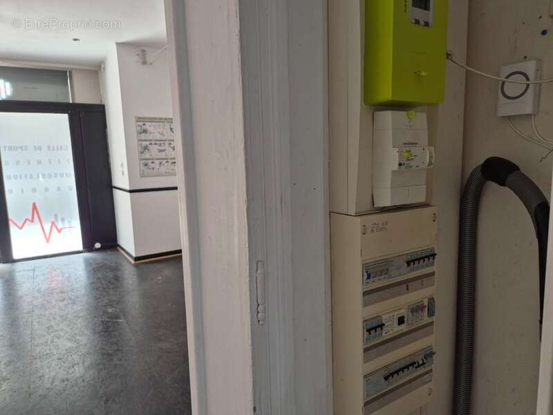 Local Commercial, 220 m2, face hôtel deVille - photo 13