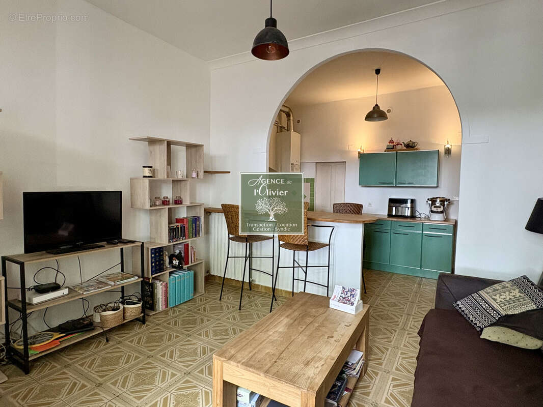 ARLES. Maison de ville avec terrasse - photo 2