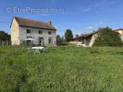 Maison à SAINT-CLEMENT-DE-REGNAT