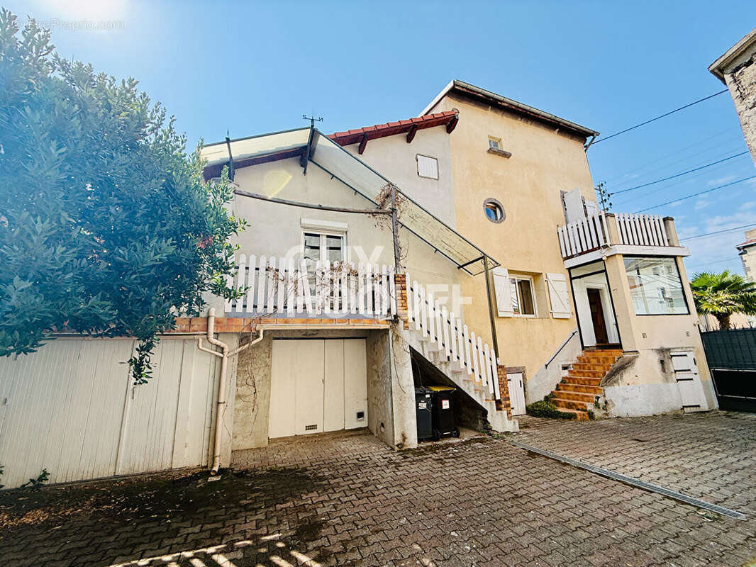 CEBAZAT - Maison de bourg 92 m2, terrasse et garage - photo 12