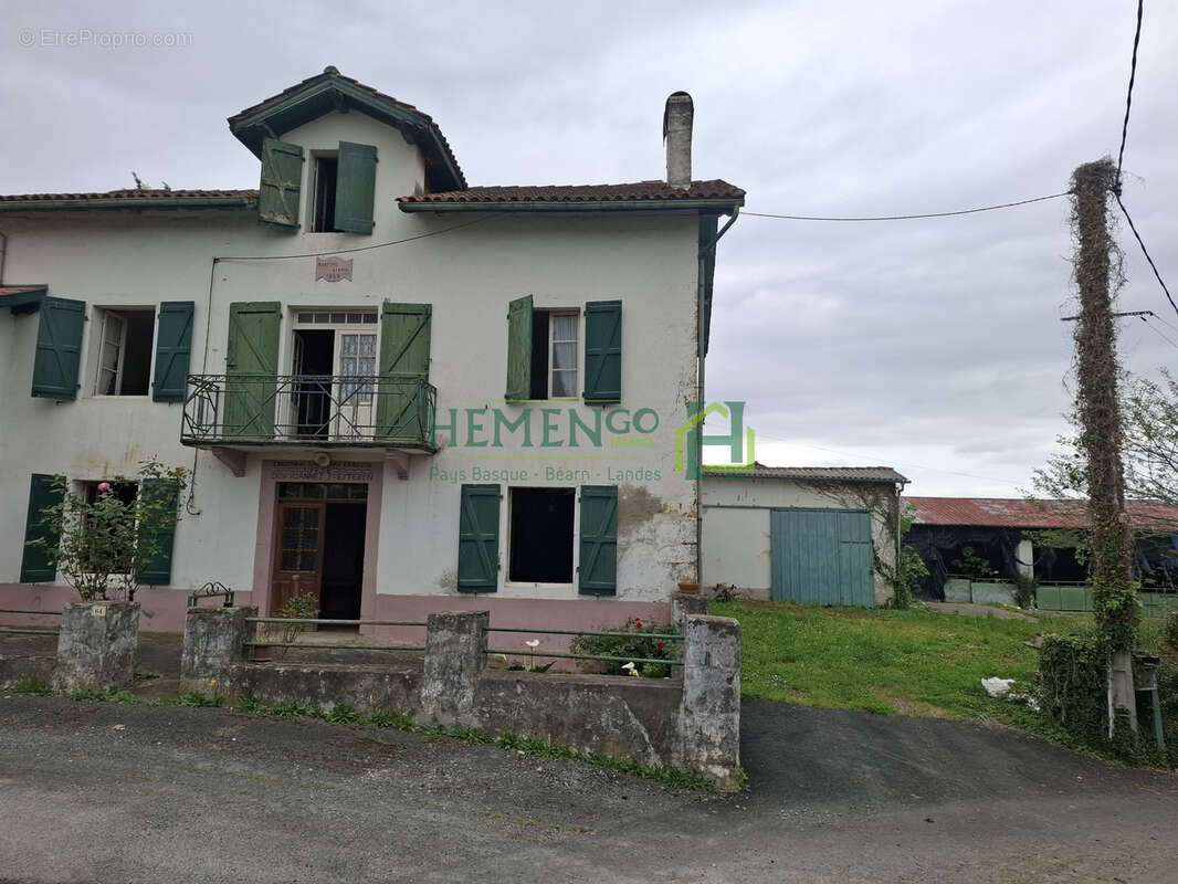 Maison à BUSSUNARITS-SARRASQUETTE