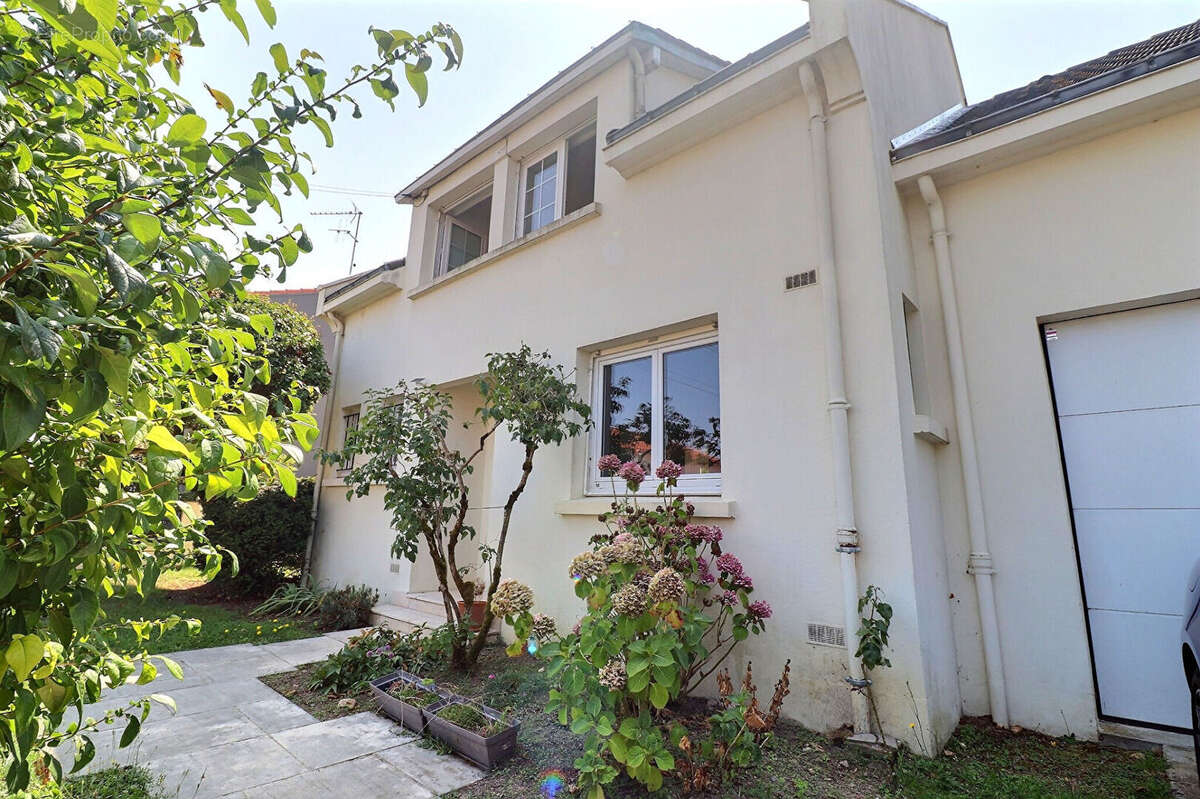 Maison à SAINT-SEBASTIEN-SUR-LOIRE