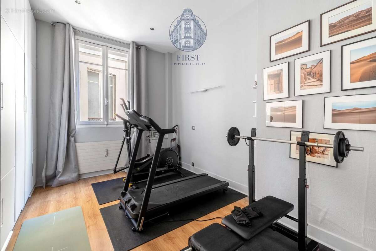 Appartement à PARIS-17E