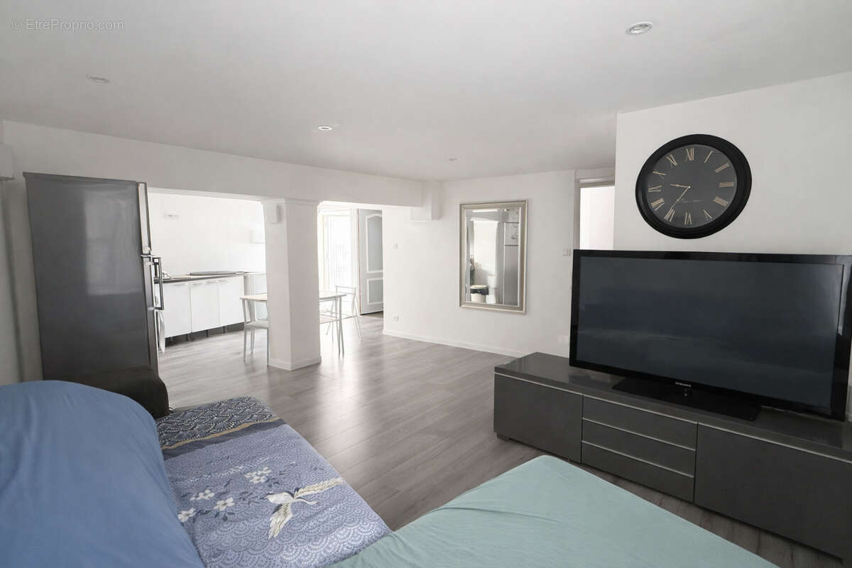NÎMES   Grand'Rue   P2 60 m2 RDC   107 000 € - photo 5