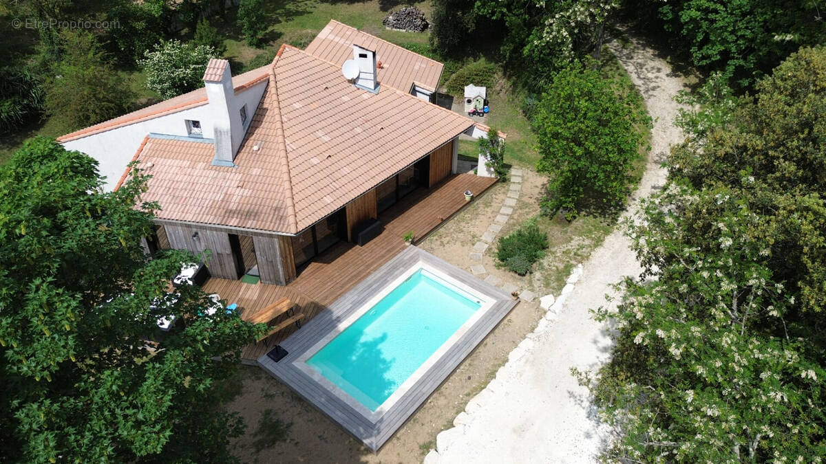 Maison à MESCHERS-SUR-GIRONDE