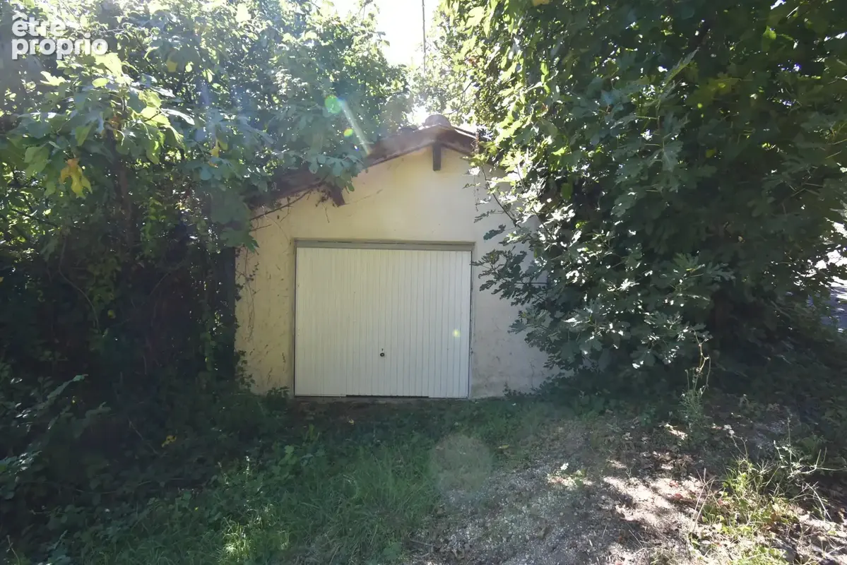 Maison de maître atypique avec maison secondaire, piscine et jardin. - photo 28