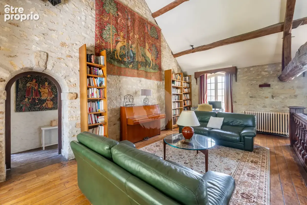 Ensemble immobilier de charme avec maison de 310 m2 et dépendances - photo 13