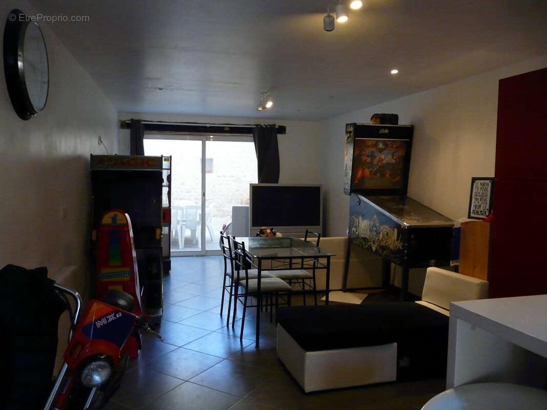 Maison à CASTELNAU-MONTRATIER