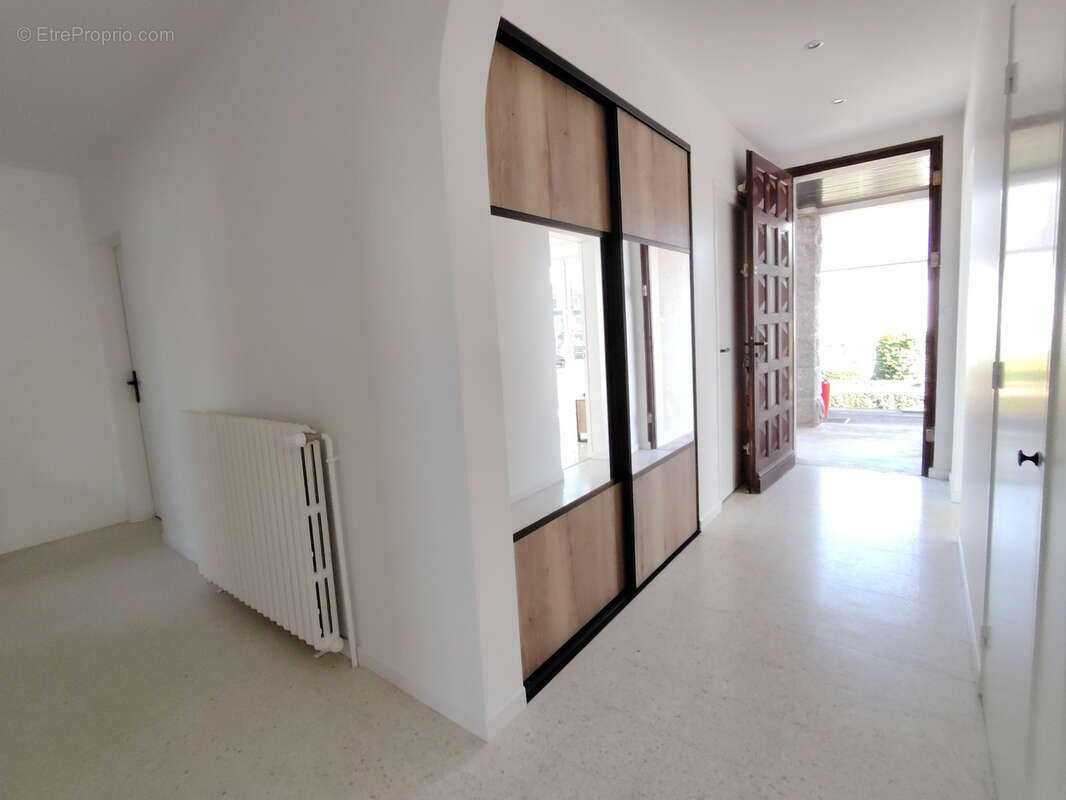 Maison à SAINT-ERBLON