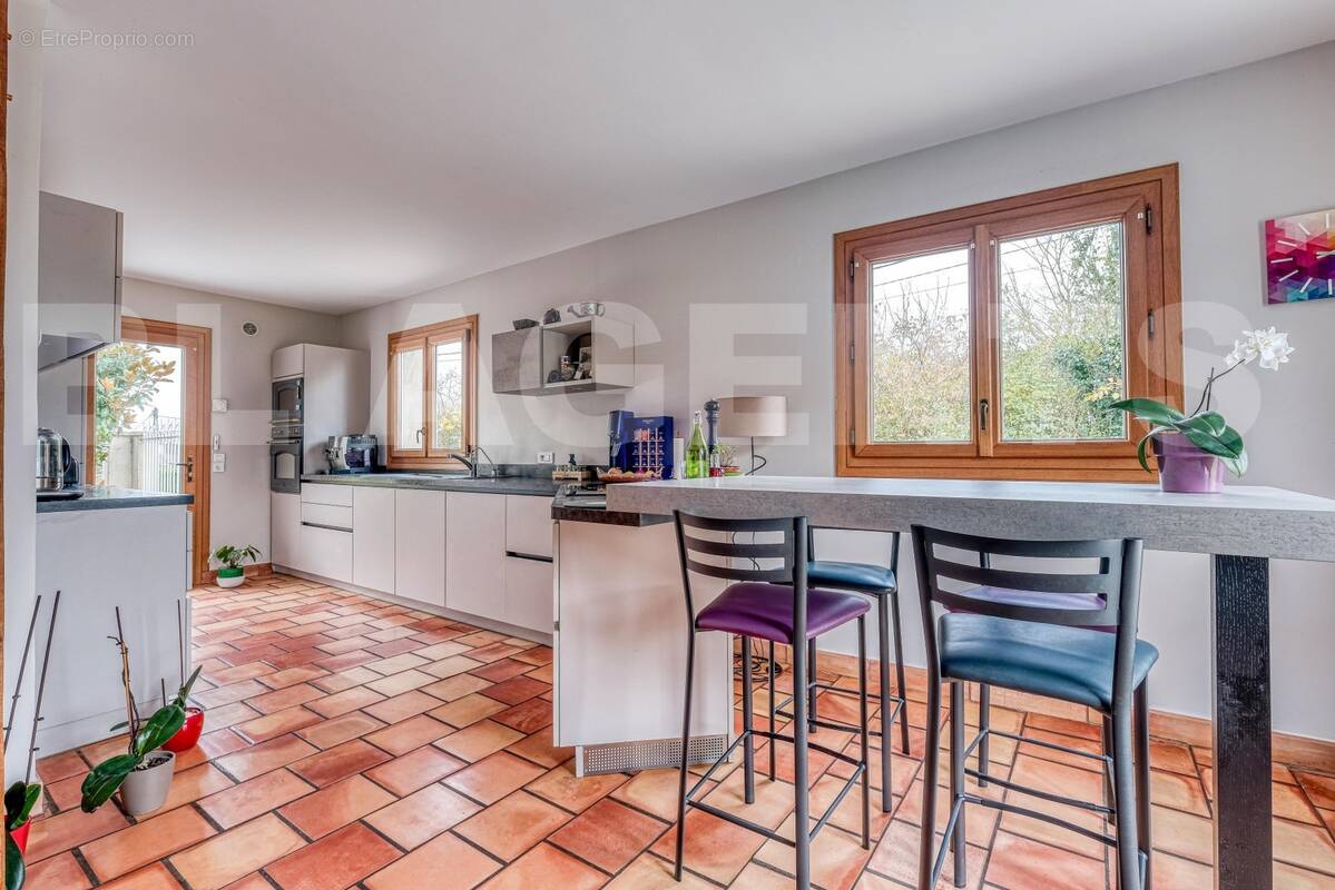 chauconinNOV24-10 - Maison à CHAUCONIN-NEUFMONTIERS