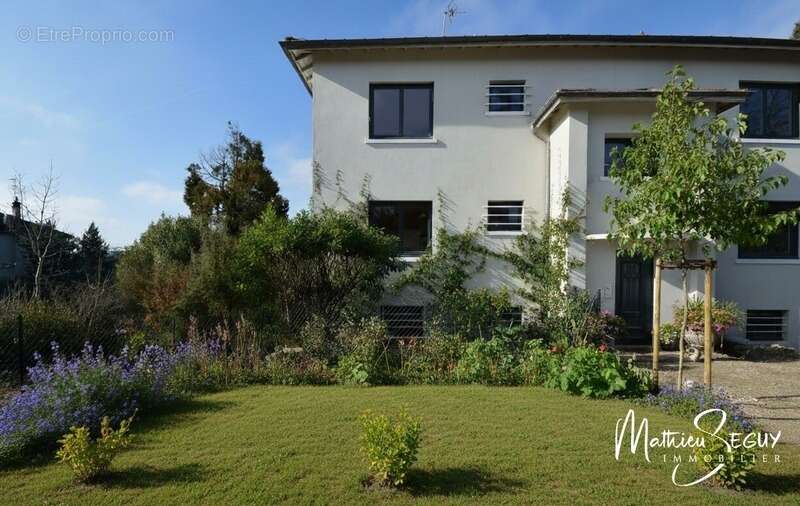 Appartement à CHARBONNIERES-LES-BAINS